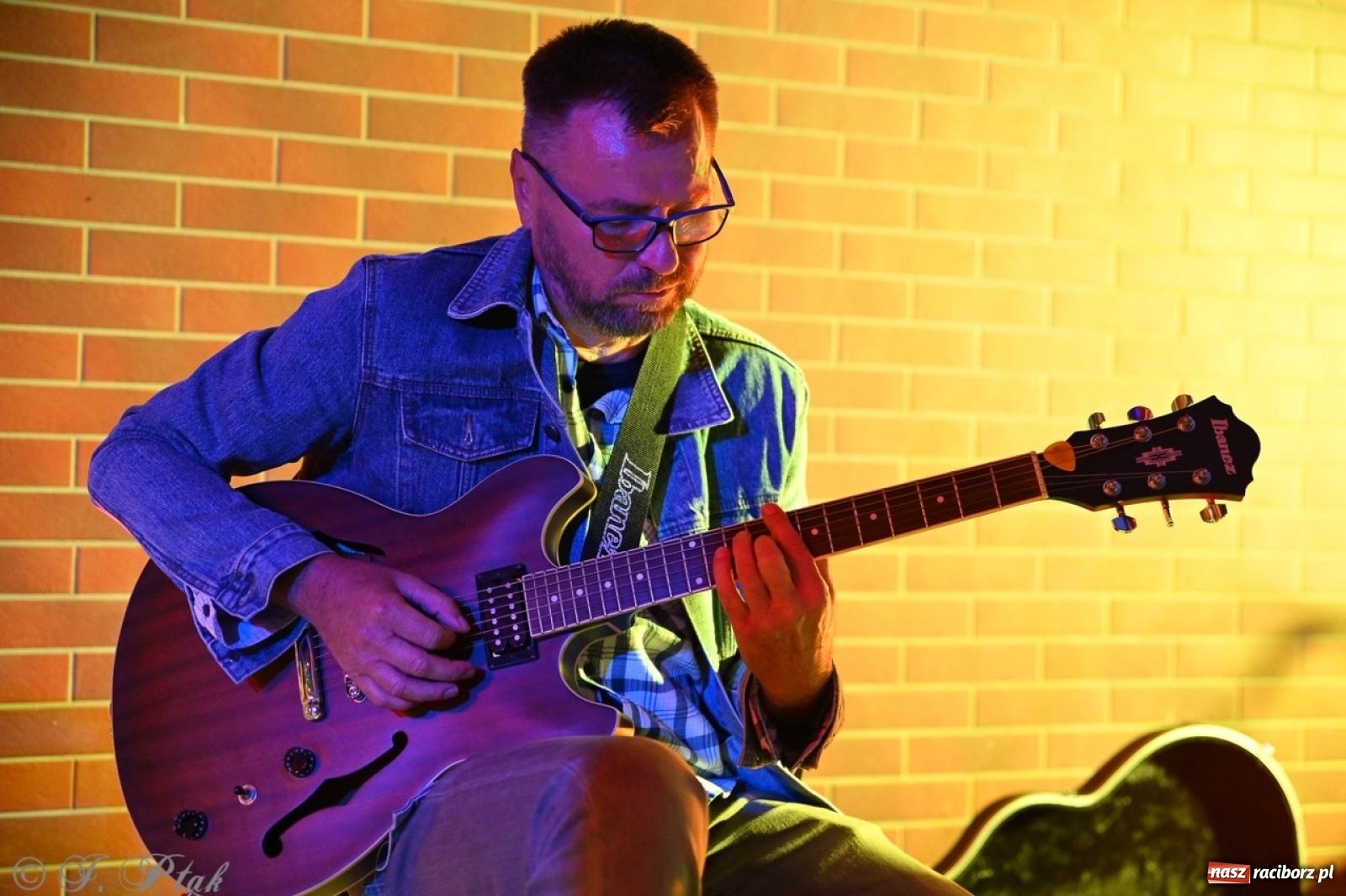 Zdjęcie w galerii na portalu naszraciborz.pl: Labirynt znów ożył. Spotkanie i dyskoteka w stylu lat 80-tych za nami [FOTO i WIDEO] wiadomości z regionu