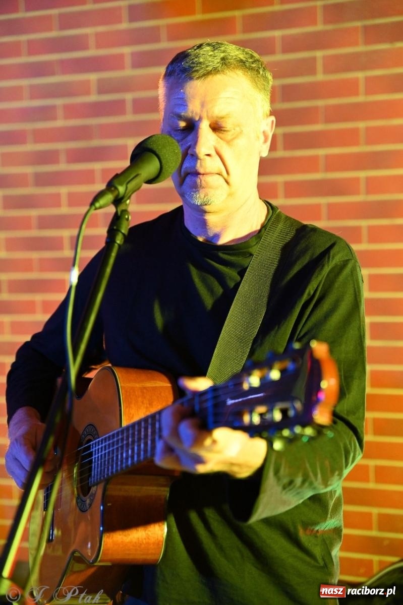 Zdjęcie w galerii na portalu naszraciborz.pl: Labirynt znów ożył. Spotkanie i dyskoteka w stylu lat 80-tych za nami [FOTO i WIDEO] wiadomości z regionu
