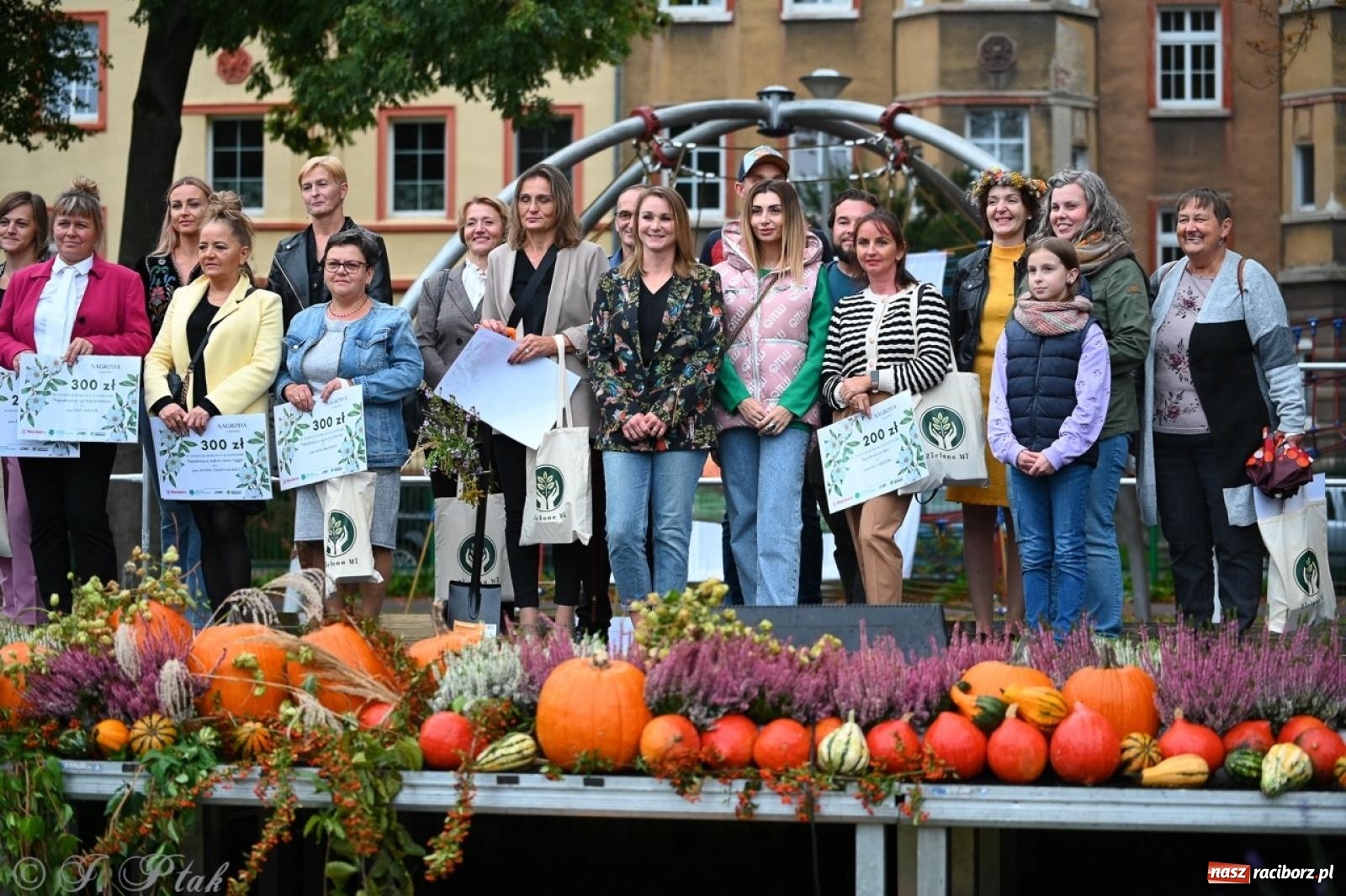 Zdjęcie w galerii na portalu naszraciborz.pl: Święto Dyni w Ogródku Jordanowskim: celebracja jesieni pełna barw i zabawy wiadomości z regionu