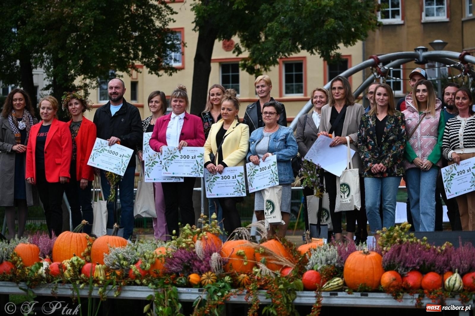 Zdjęcie w galerii na portalu naszraciborz.pl: Święto Dyni w Ogródku Jordanowskim: celebracja jesieni pełna barw i zabawy wiadomości z regionu