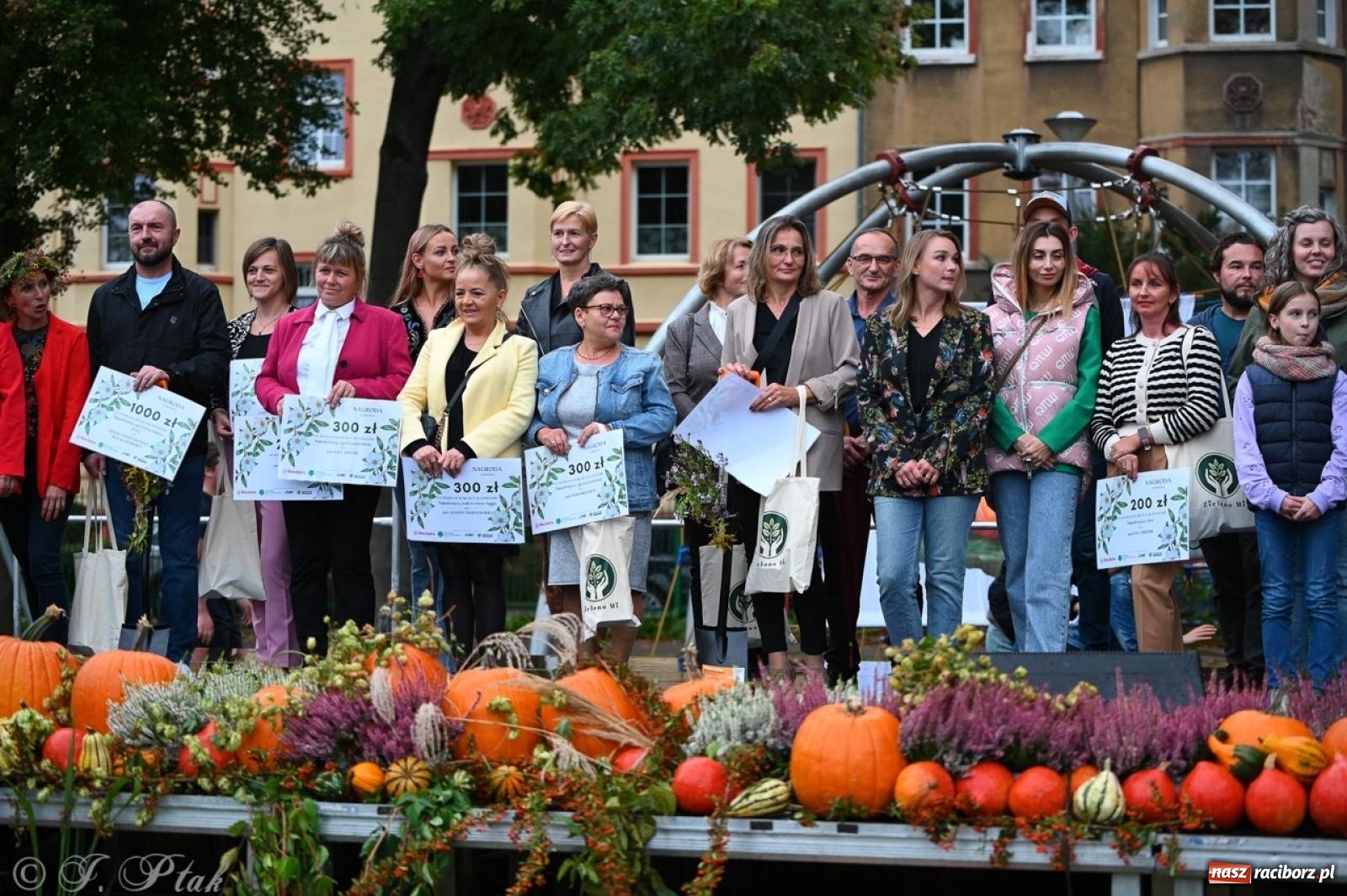 Zdjęcie w galerii na portalu naszraciborz.pl: Święto Dyni w Ogródku Jordanowskim: celebracja jesieni pełna barw i zabawy wiadomości z regionu