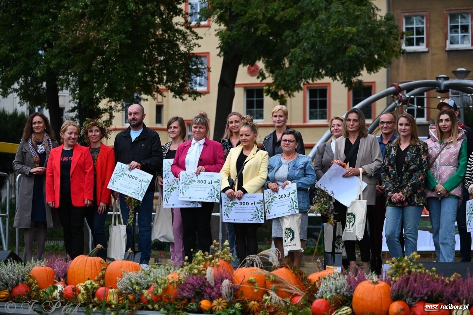 Zdjęcie w galerii na portalu naszraciborz.pl: Święto Dyni w Ogródku Jordanowskim: celebracja jesieni pełna barw i zabawy wiadomości z regionu