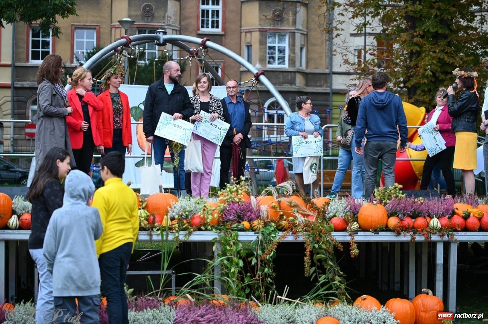 Zdjęcie w galerii na portalu naszraciborz.pl: Święto Dyni w Ogródku Jordanowskim: celebracja jesieni pełna barw i zabawy wiadomości z regionu