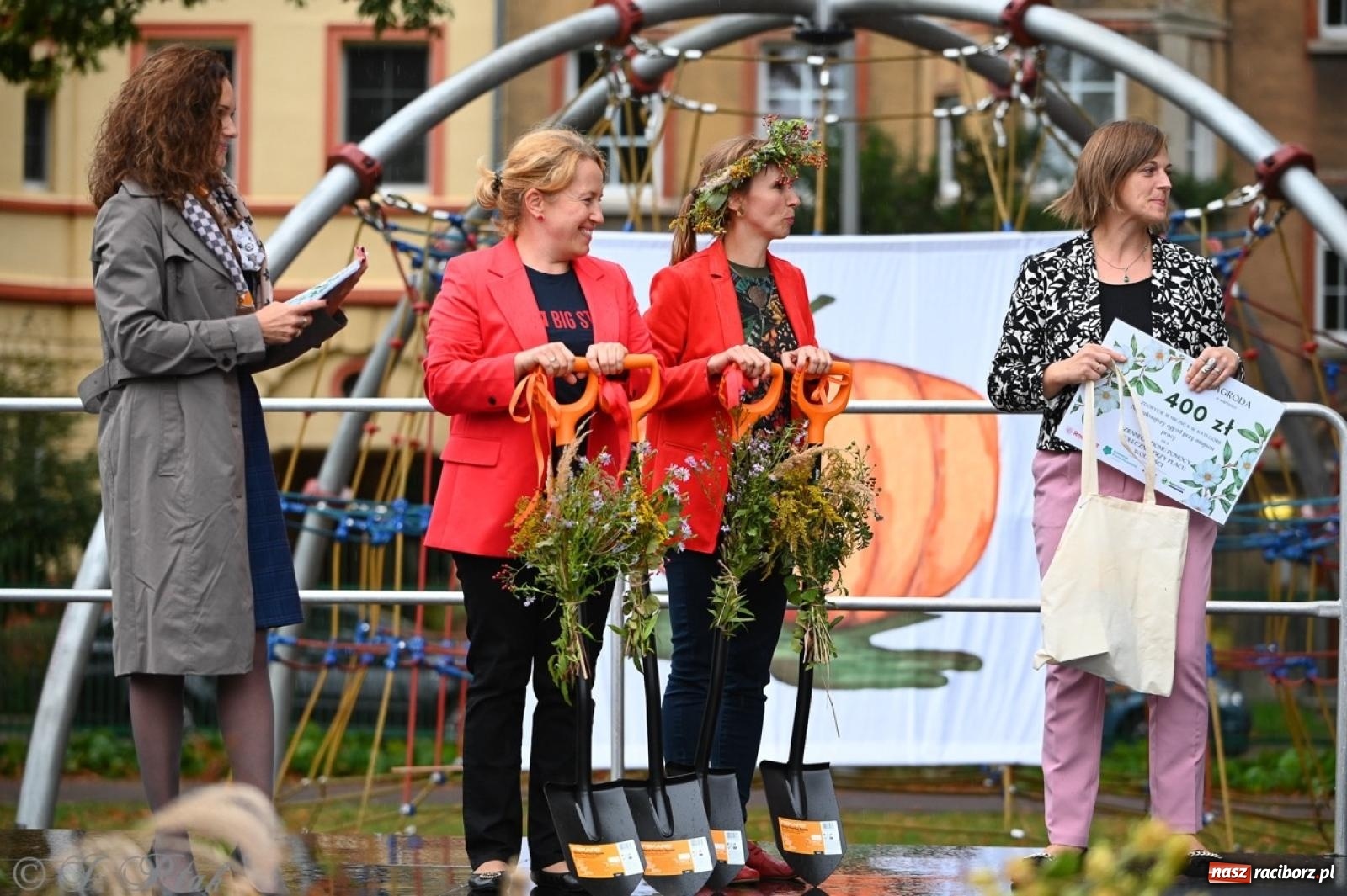 Zdjęcie w galerii na portalu naszraciborz.pl: Święto Dyni w Ogródku Jordanowskim: celebracja jesieni pełna barw i zabawy wiadomości z regionu