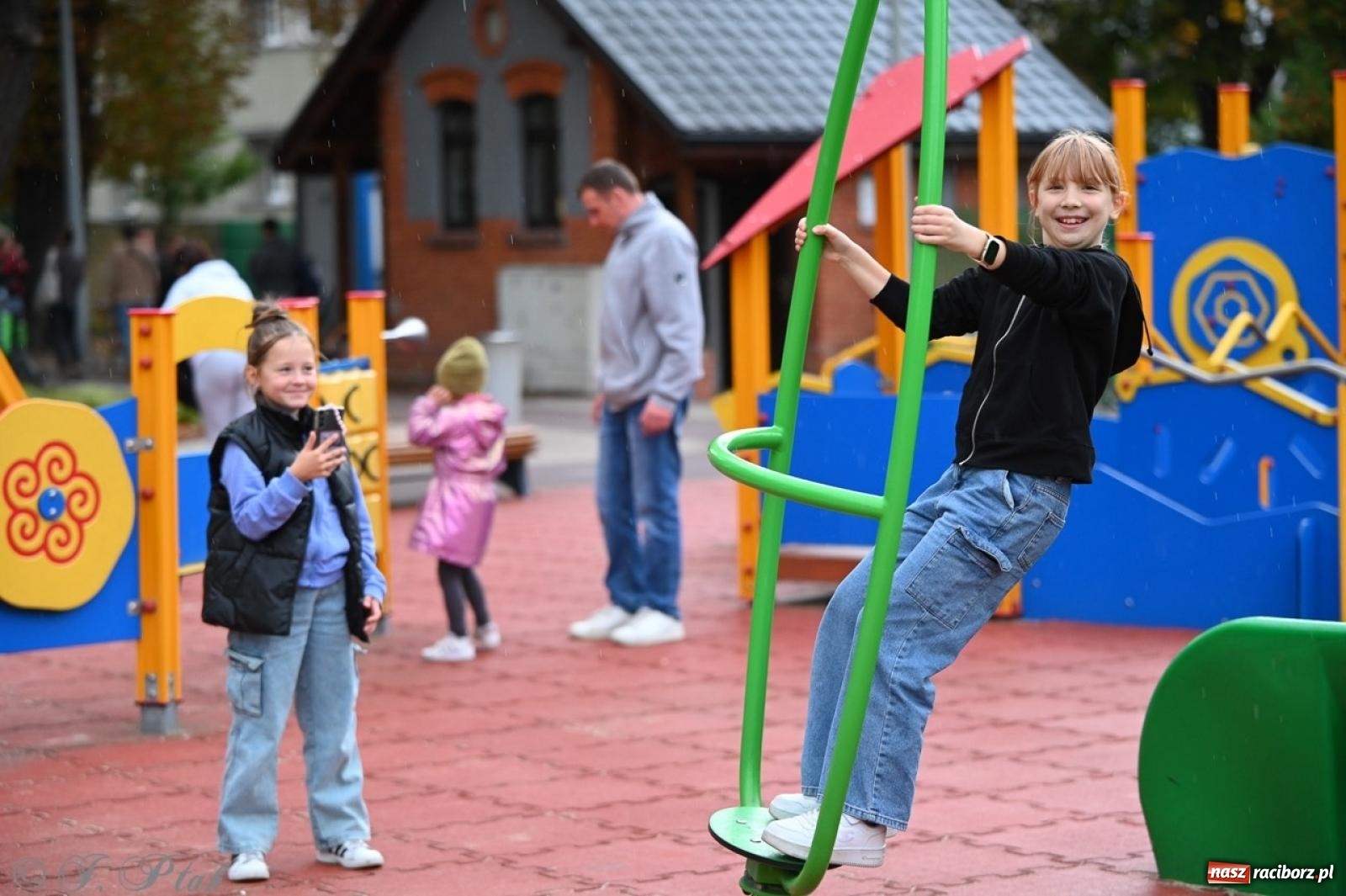 Zdjęcie w galerii na portalu naszraciborz.pl: Święto Dyni w Ogródku Jordanowskim: celebracja jesieni pełna barw i zabawy wiadomości z regionu