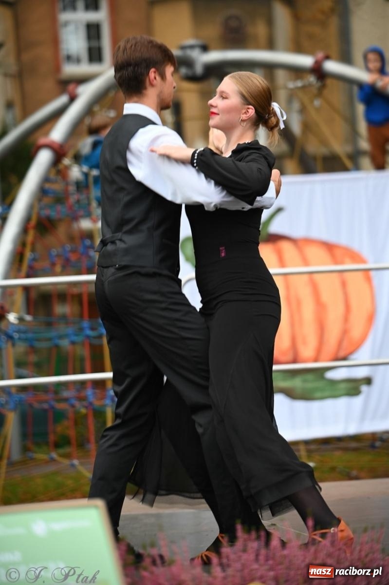 Zdjęcie w galerii na portalu naszraciborz.pl: Święto Dyni w Ogródku Jordanowskim: celebracja jesieni pełna barw i zabawy wiadomości z regionu