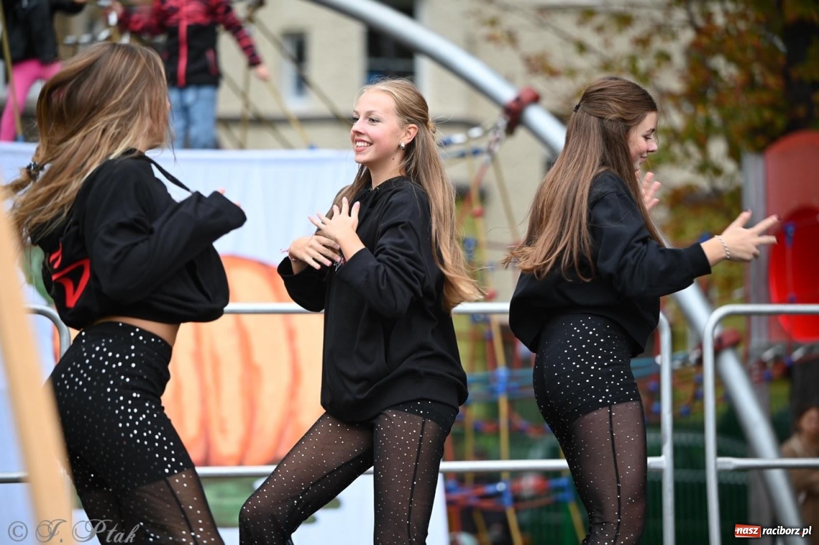 Zdjęcie w galerii na portalu naszraciborz.pl: Święto Dyni w Ogródku Jordanowskim: celebracja jesieni pełna barw i zabawy wiadomości z regionu