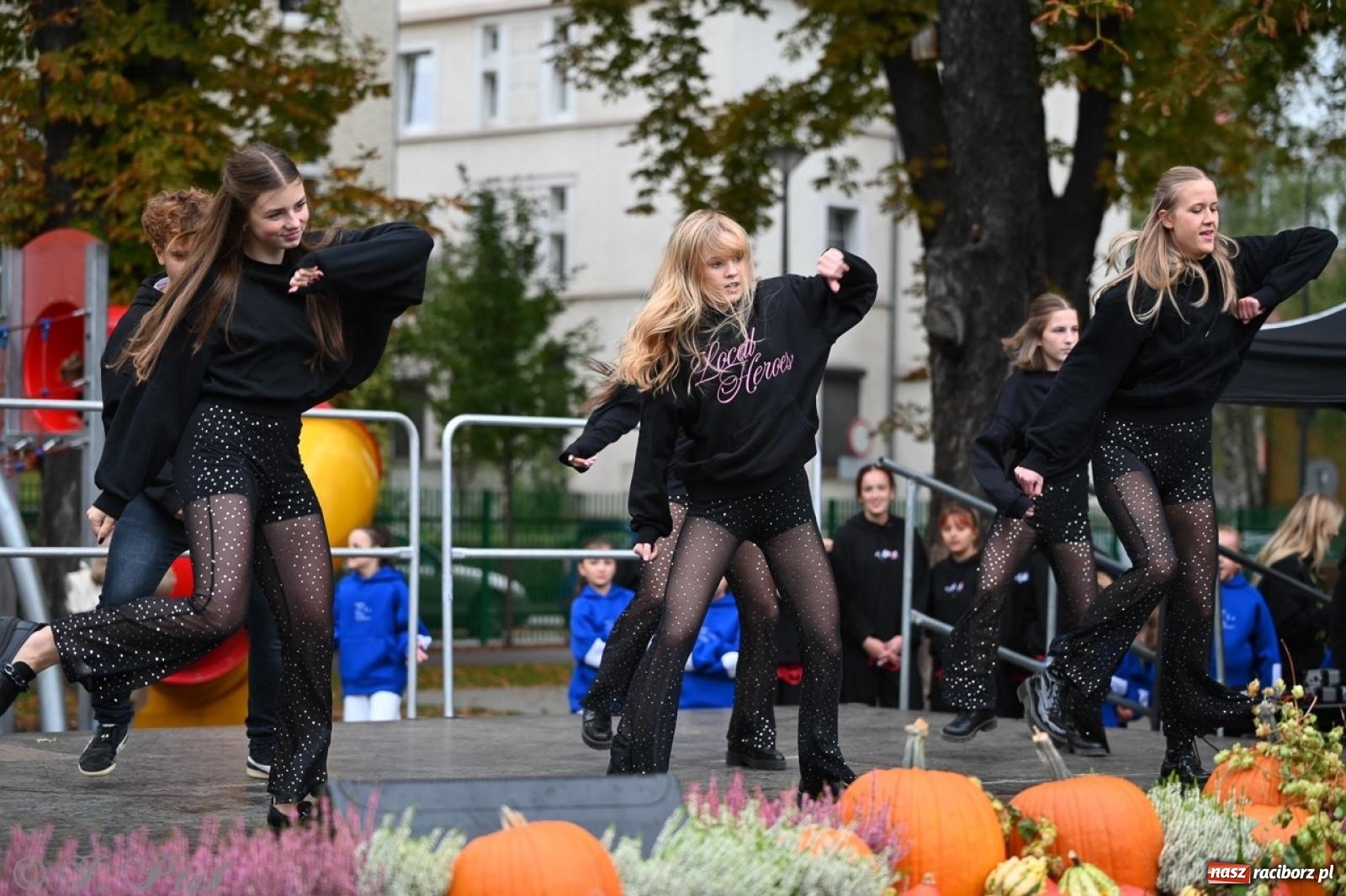 Zdjęcie w galerii na portalu naszraciborz.pl: Święto Dyni w Ogródku Jordanowskim: celebracja jesieni pełna barw i zabawy wiadomości z regionu