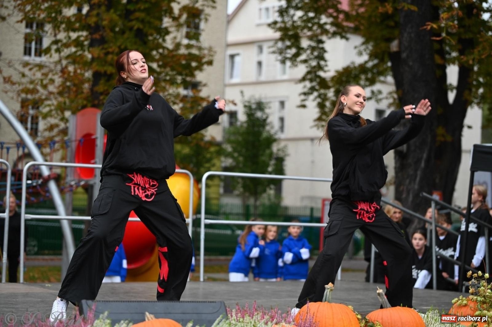 Zdjęcie w galerii na portalu naszraciborz.pl: Święto Dyni w Ogródku Jordanowskim: celebracja jesieni pełna barw i zabawy wiadomości z regionu