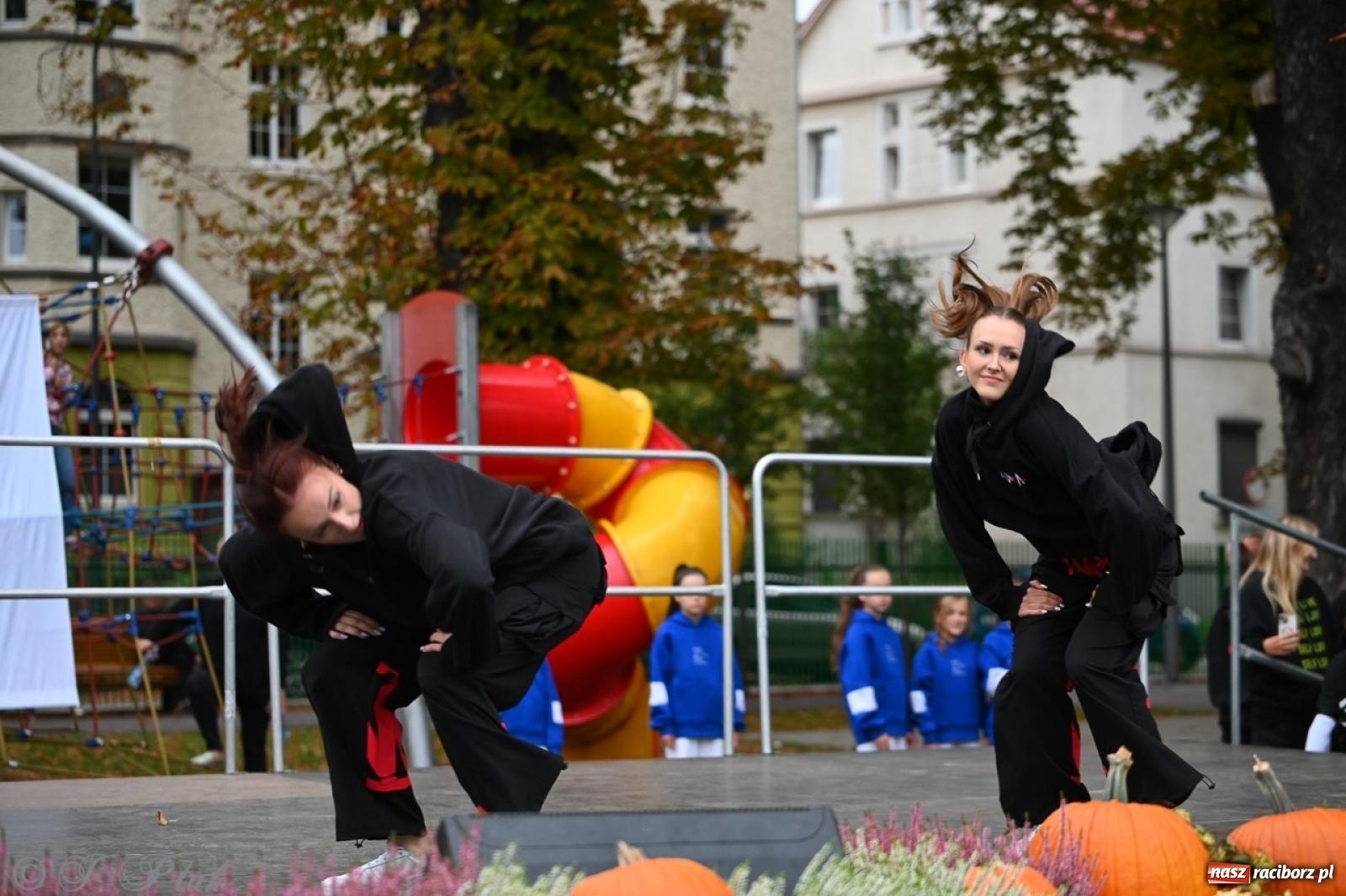 Zdjęcie w galerii na portalu naszraciborz.pl: Święto Dyni w Ogródku Jordanowskim: celebracja jesieni pełna barw i zabawy wiadomości z regionu