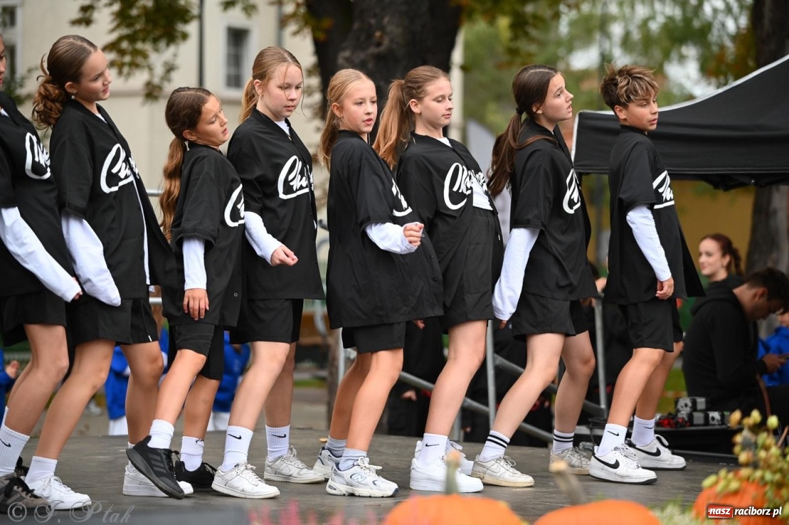 Zdjęcie w galerii na portalu naszraciborz.pl: Święto Dyni w Ogródku Jordanowskim: celebracja jesieni pełna barw i zabawy wiadomości z regionu