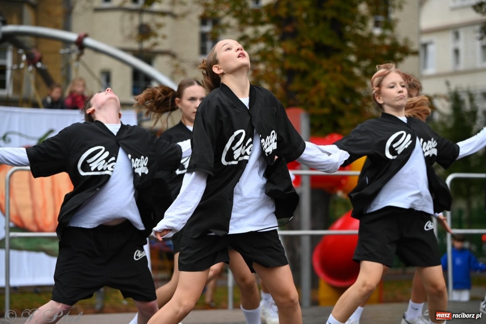 Zdjęcie w galerii na portalu naszraciborz.pl: Święto Dyni w Ogródku Jordanowskim: celebracja jesieni pełna barw i zabawy wiadomości z regionu