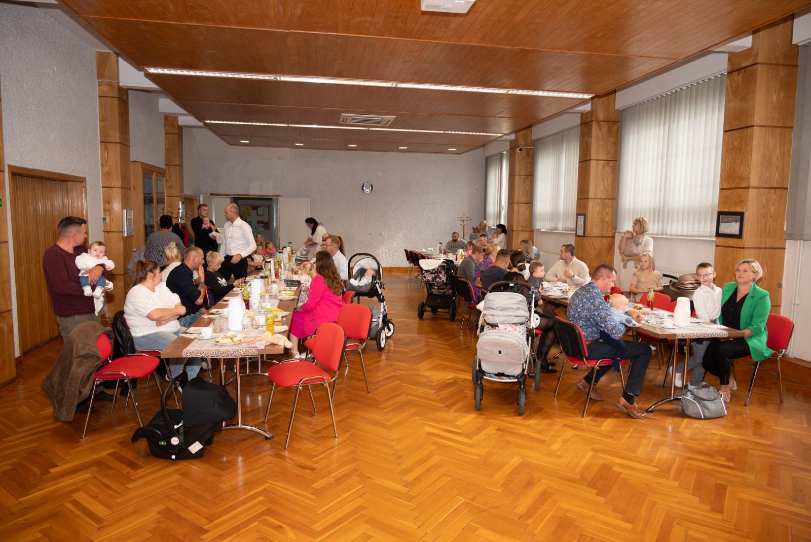 Zdjęcie w galerii na portalu naszraciborz.pl: Nowi mieszkańcy gminy Krzyżanowice oficjalnie powitani wiadomości z regionu