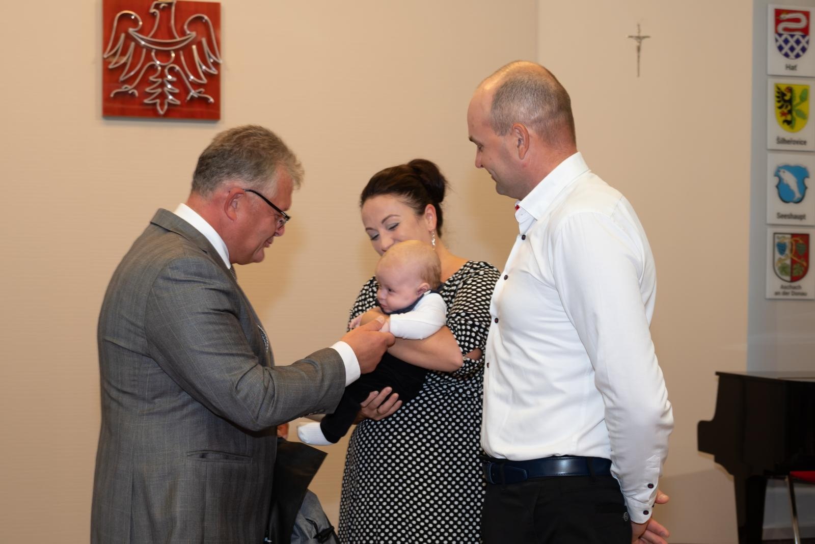 Zdjęcie w galerii na portalu naszraciborz.pl: Nowi mieszkańcy gminy Krzyżanowice oficjalnie powitani wiadomości z regionu