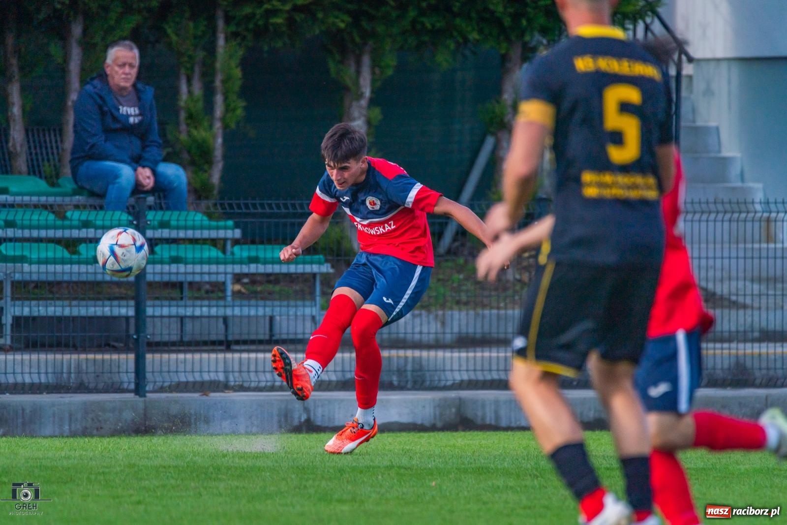 Zdjęcie w galerii na portalu naszraciborz.pl: A klasa. Osiem goli i niespodzianka. Chałupki pokonały wicelidera [FOTO] wiadomości z regionu