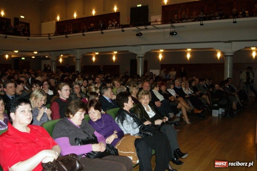 Zdjęcie w galerii na portalu naszraciborz.pl: Przywitali wiosnę Księżniczką Czardasza wiadomości z regionu