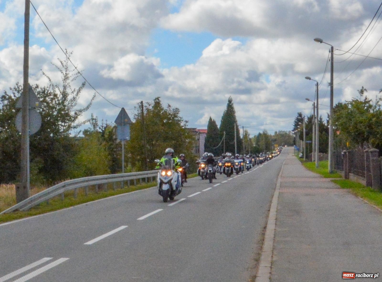 Zdjęcie w galerii na portalu naszraciborz.pl: Zakończenie sezonu motocyklowego 2024 w Raciborzu: piknik, msza i wspólna przejażdżka wiadomości z regionu