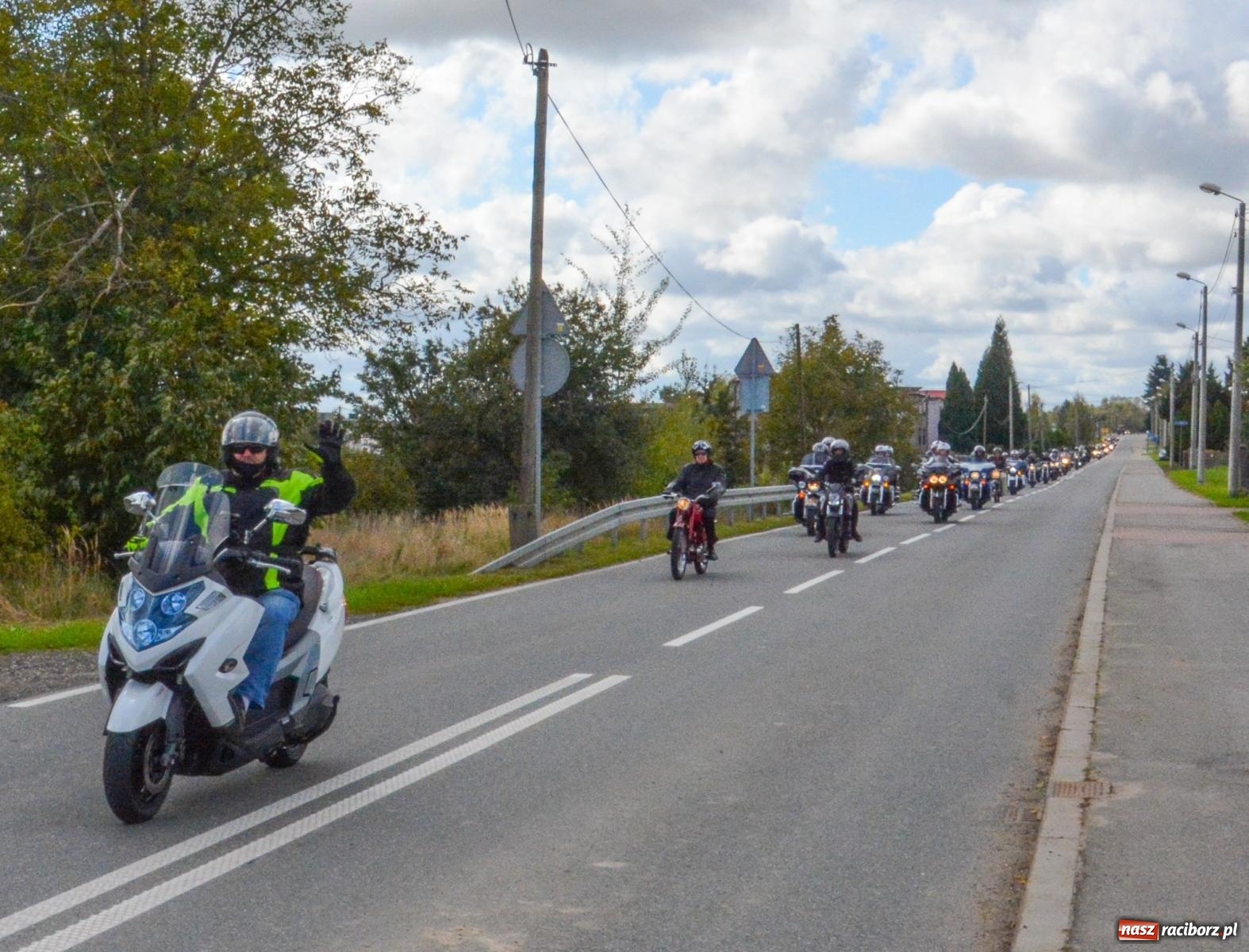 Zdjęcie w galerii na portalu naszraciborz.pl: Zakończenie sezonu motocyklowego 2024 w Raciborzu: piknik, msza i wspólna przejażdżka wiadomości z regionu