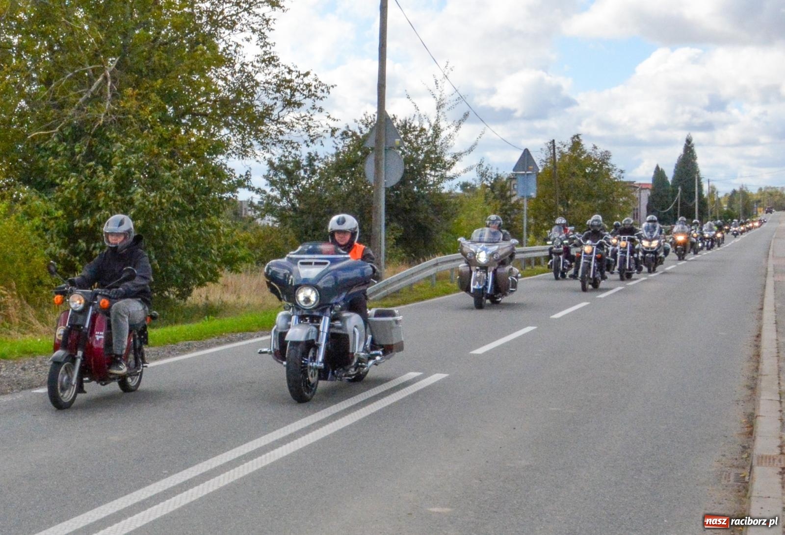 Zdjęcie w galerii na portalu naszraciborz.pl: Zakończenie sezonu motocyklowego 2024 w Raciborzu: piknik, msza i wspólna przejażdżka wiadomości z regionu