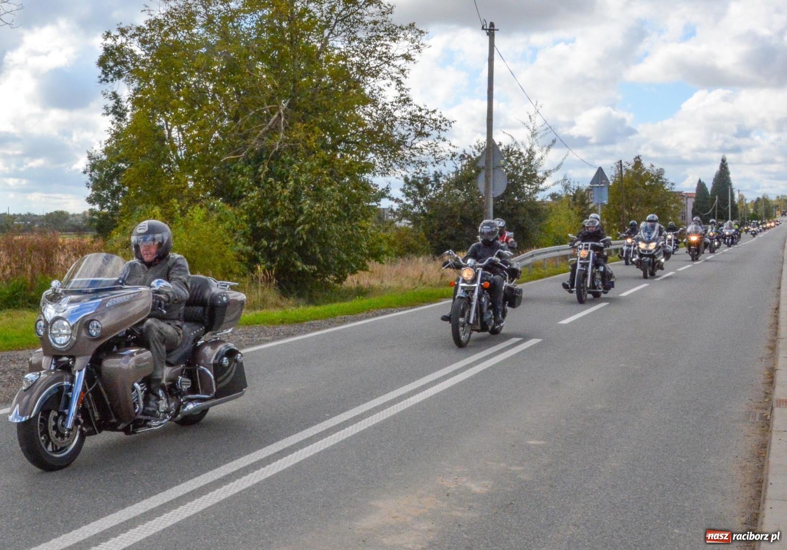 Zdjęcie w galerii na portalu naszraciborz.pl: Zakończenie sezonu motocyklowego 2024 w Raciborzu: piknik, msza i wspólna przejażdżka wiadomości z regionu