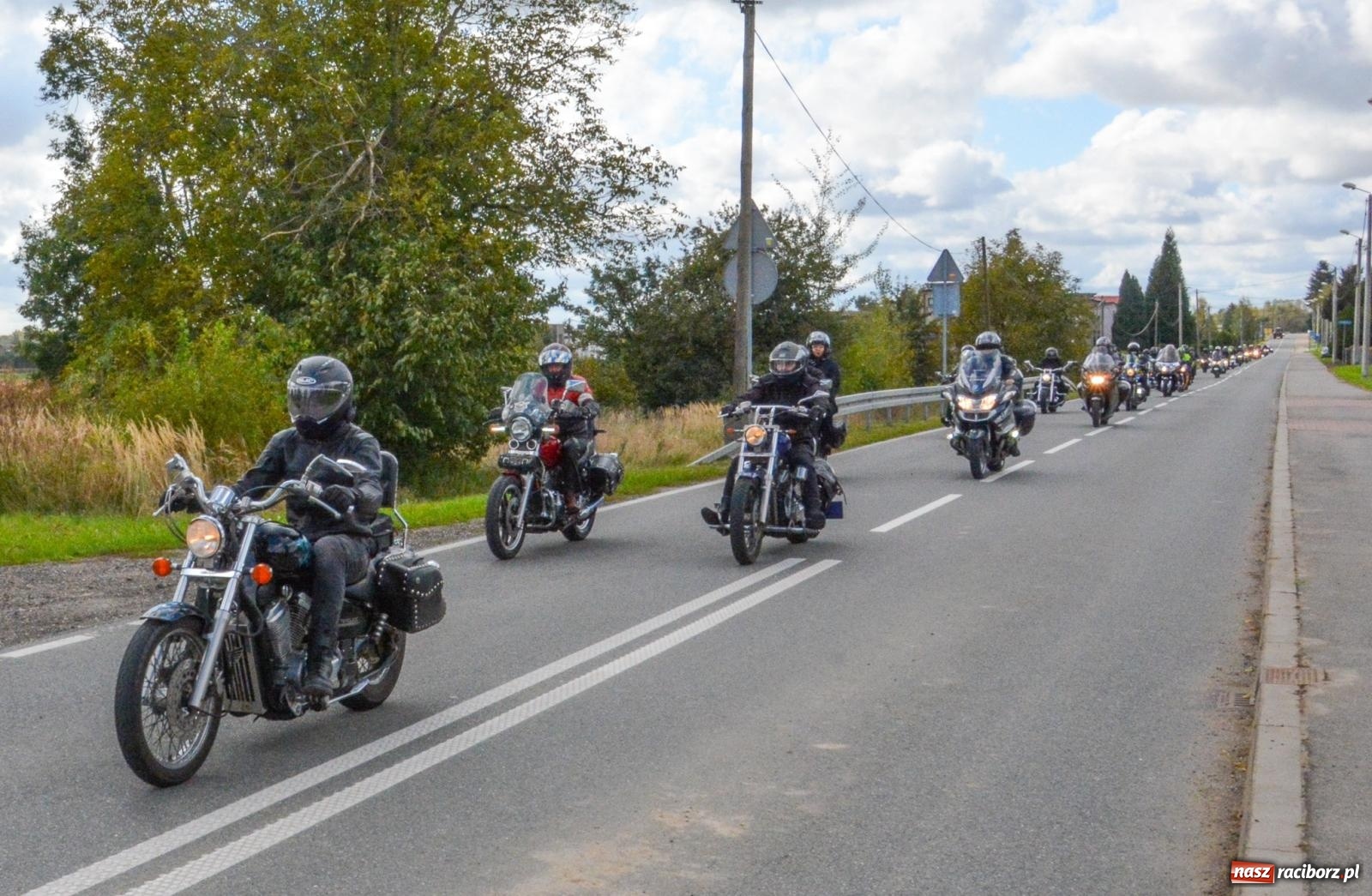 Zdjęcie w galerii na portalu naszraciborz.pl: Zakończenie sezonu motocyklowego 2024 w Raciborzu: piknik, msza i wspólna przejażdżka wiadomości z regionu