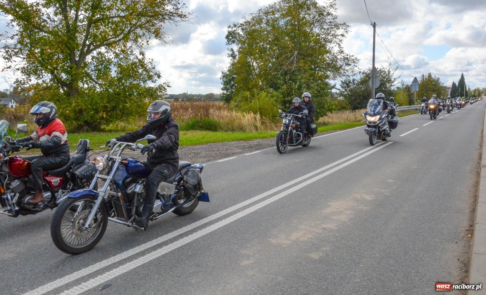 Zdjęcie w galerii na portalu naszraciborz.pl: Zakończenie sezonu motocyklowego 2024 w Raciborzu: piknik, msza i wspólna przejażdżka wiadomości z regionu