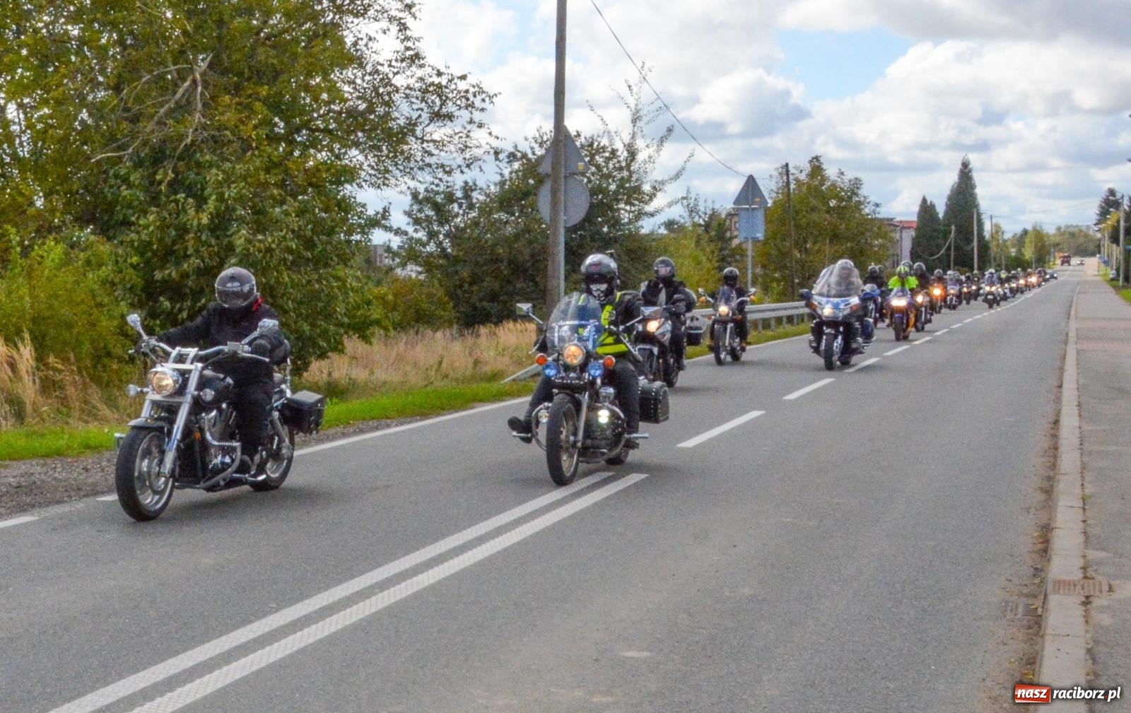 Zdjęcie w galerii na portalu naszraciborz.pl: Zakończenie sezonu motocyklowego 2024 w Raciborzu: piknik, msza i wspólna przejażdżka wiadomości z regionu