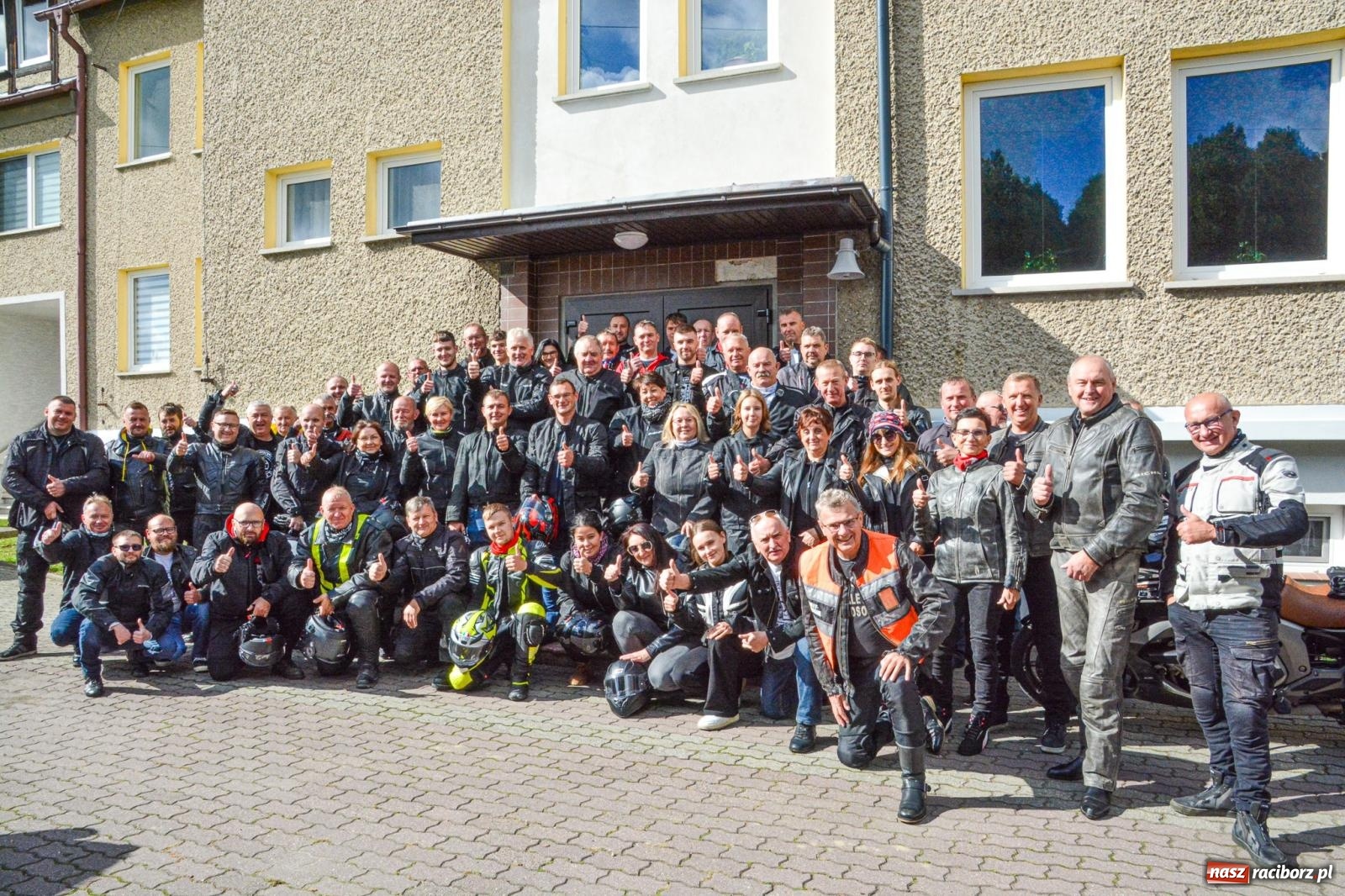 Zdjęcie w galerii na portalu naszraciborz.pl: Zakończenie sezonu motocyklowego 2024 w Raciborzu: piknik, msza i wspólna przejażdżka wiadomości z regionu