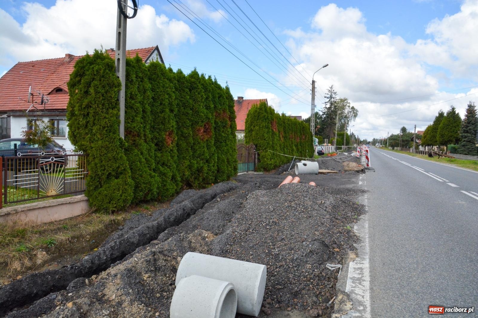 Zdjęcie w galerii na portalu naszraciborz.pl: Trwa budowa ciągu pieszo-rowerowego w Miedoni [FOTO] wiadomości z regionu