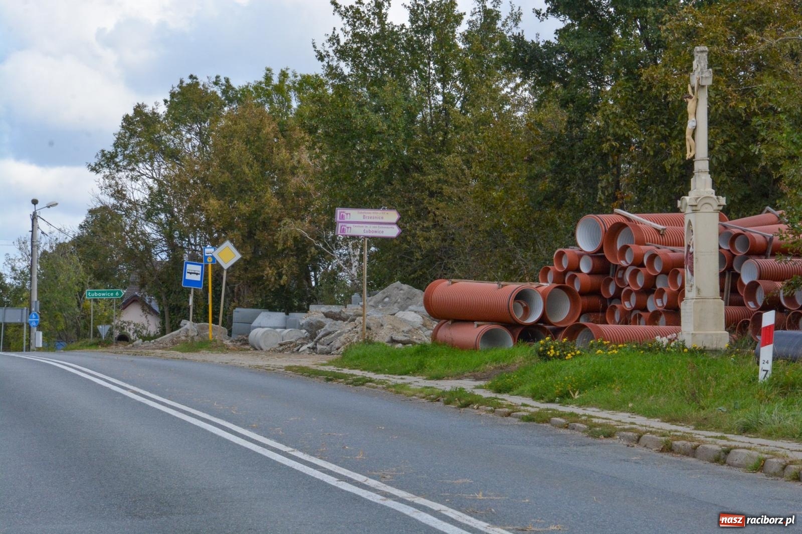 Zdjęcie w galerii na portalu naszraciborz.pl: Trwa budowa ciągu pieszo-rowerowego w Miedoni [FOTO] wiadomości z regionu