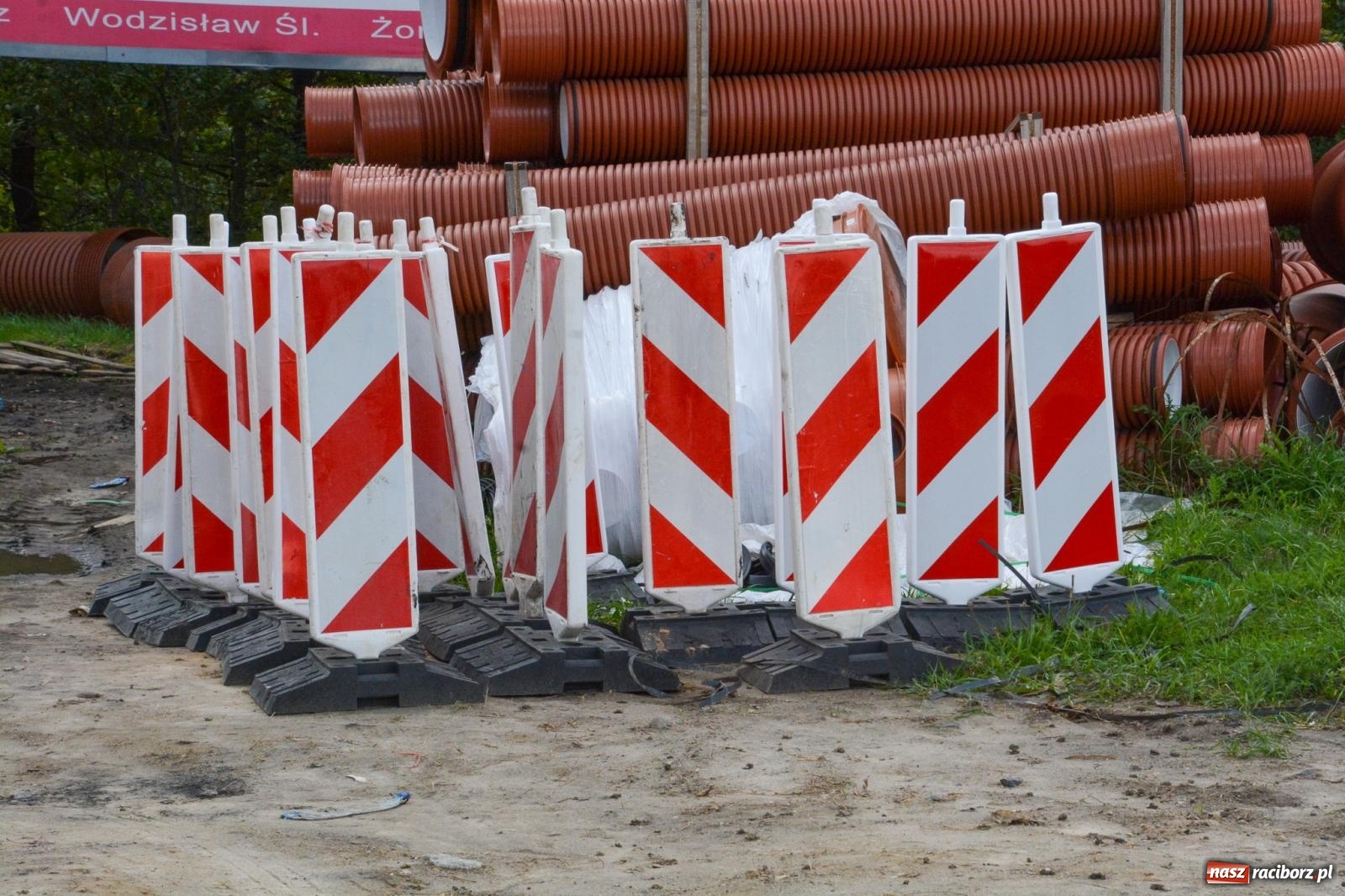 Zdjęcie w galerii na portalu naszraciborz.pl: Trwa budowa ciągu pieszo-rowerowego w Miedoni [FOTO] wiadomości z regionu