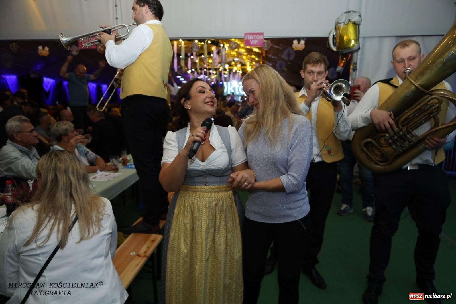 Zdjęcie w galerii na portalu naszraciborz.pl: Raciborski Oktoberfest w Szymocicach: bawarskie klimaty i świetna zabawa [FOTO i WIDEO] wiadomości z regionu
