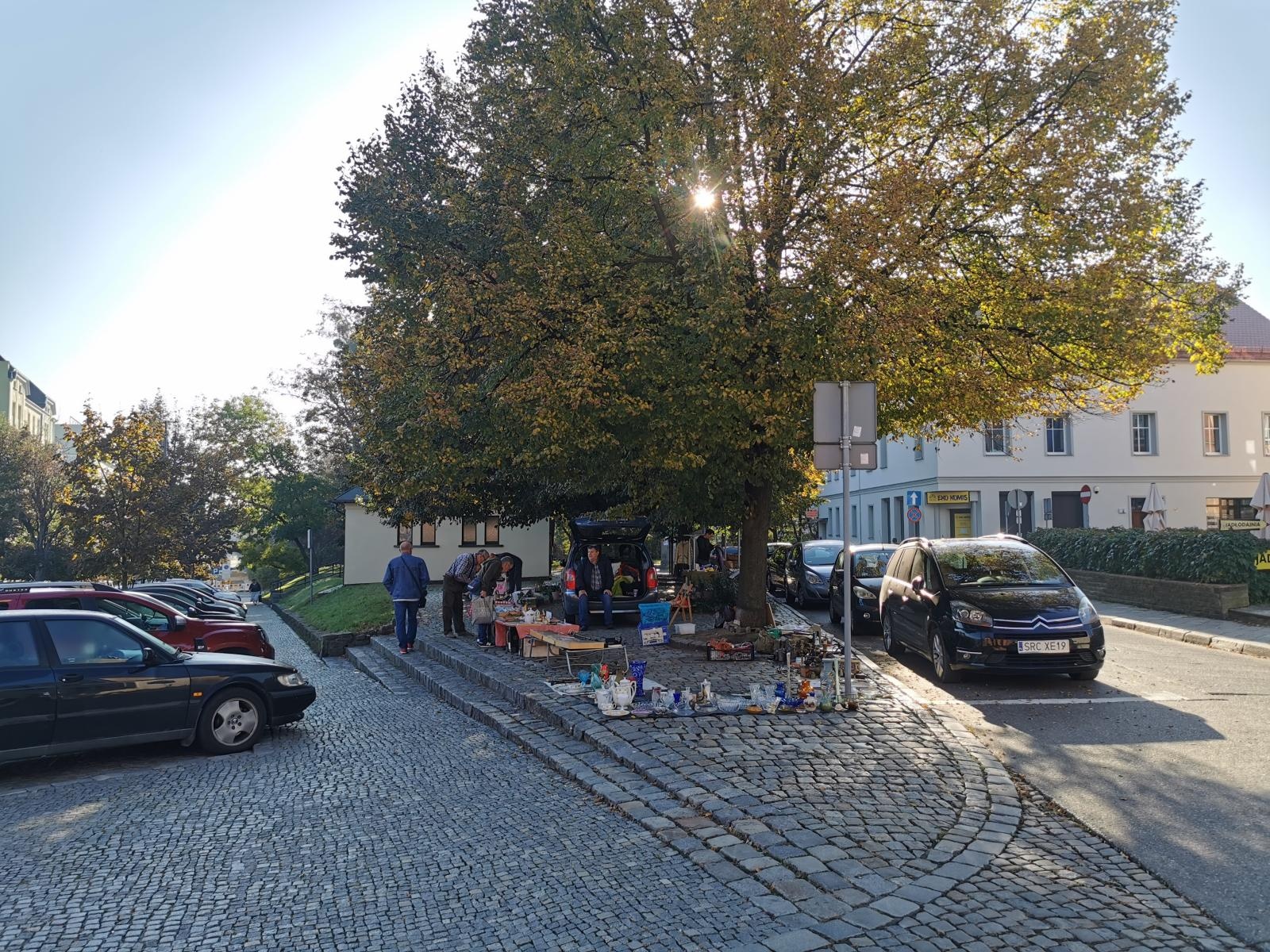 Zdjęcie w galerii na portalu naszraciborz.pl: Raciborski targ staroci: kontrowersje wokół miejsca dla sprzedawców wiadomości z regionu