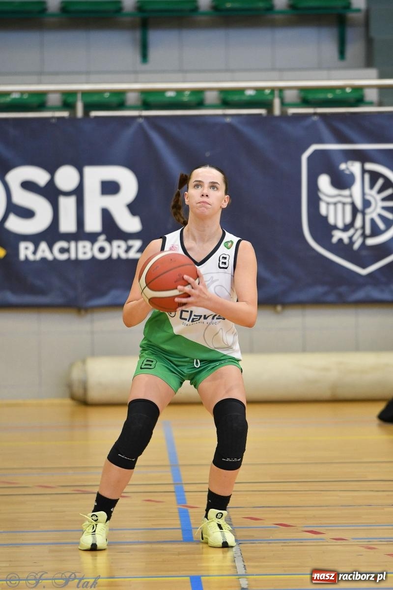 Zdjęcie w galerii na portalu naszraciborz.pl: Koszykówka. Porażka RKK AZS Racibórz na inaugurację sezonu [FOTO i WIDEO] wiadomości z regionu