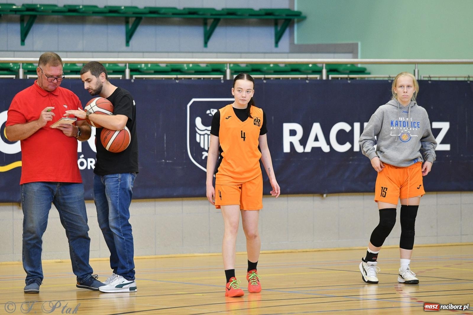 Zdjęcie w galerii na portalu naszraciborz.pl: Koszykówka. Porażka RKK AZS Racibórz na inaugurację sezonu [FOTO i WIDEO] wiadomości z regionu