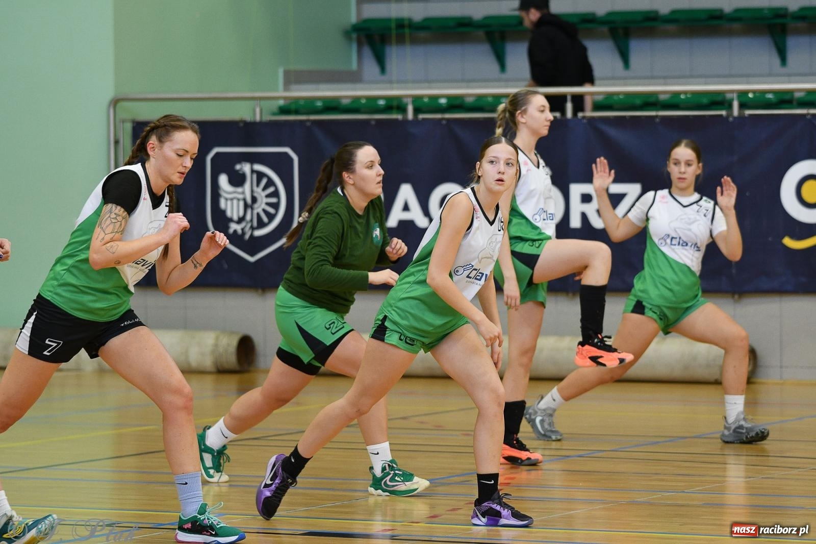 Zdjęcie w galerii na portalu naszraciborz.pl: Koszykówka. Porażka RKK AZS Racibórz na inaugurację sezonu [FOTO i WIDEO] wiadomości z regionu