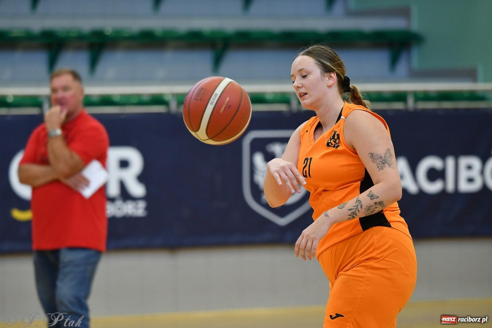 Zdjęcie w galerii na portalu naszraciborz.pl: Koszykówka. Porażka RKK AZS Racibórz na inaugurację sezonu [FOTO i WIDEO] wiadomości z regionu
