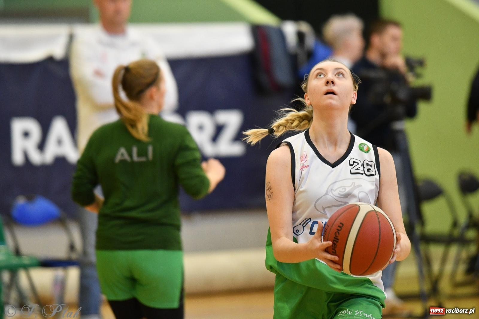 Zdjęcie w galerii na portalu naszraciborz.pl: Koszykówka. Porażka RKK AZS Racibórz na inaugurację sezonu [FOTO i WIDEO] wiadomości z regionu