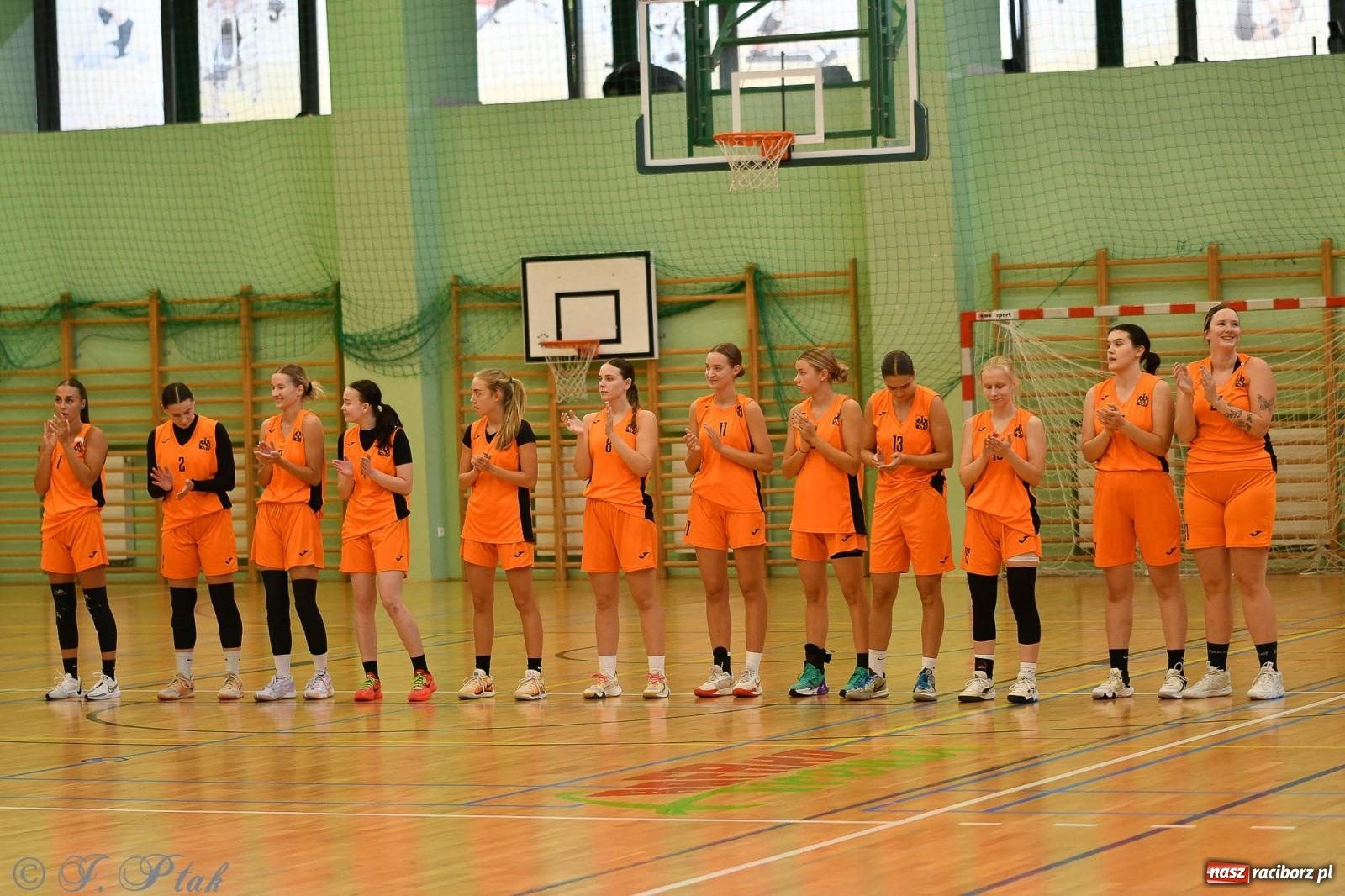 Zdjęcie w galerii na portalu naszraciborz.pl: Koszykówka. Porażka RKK AZS Racibórz na inaugurację sezonu [FOTO i WIDEO] wiadomości z regionu