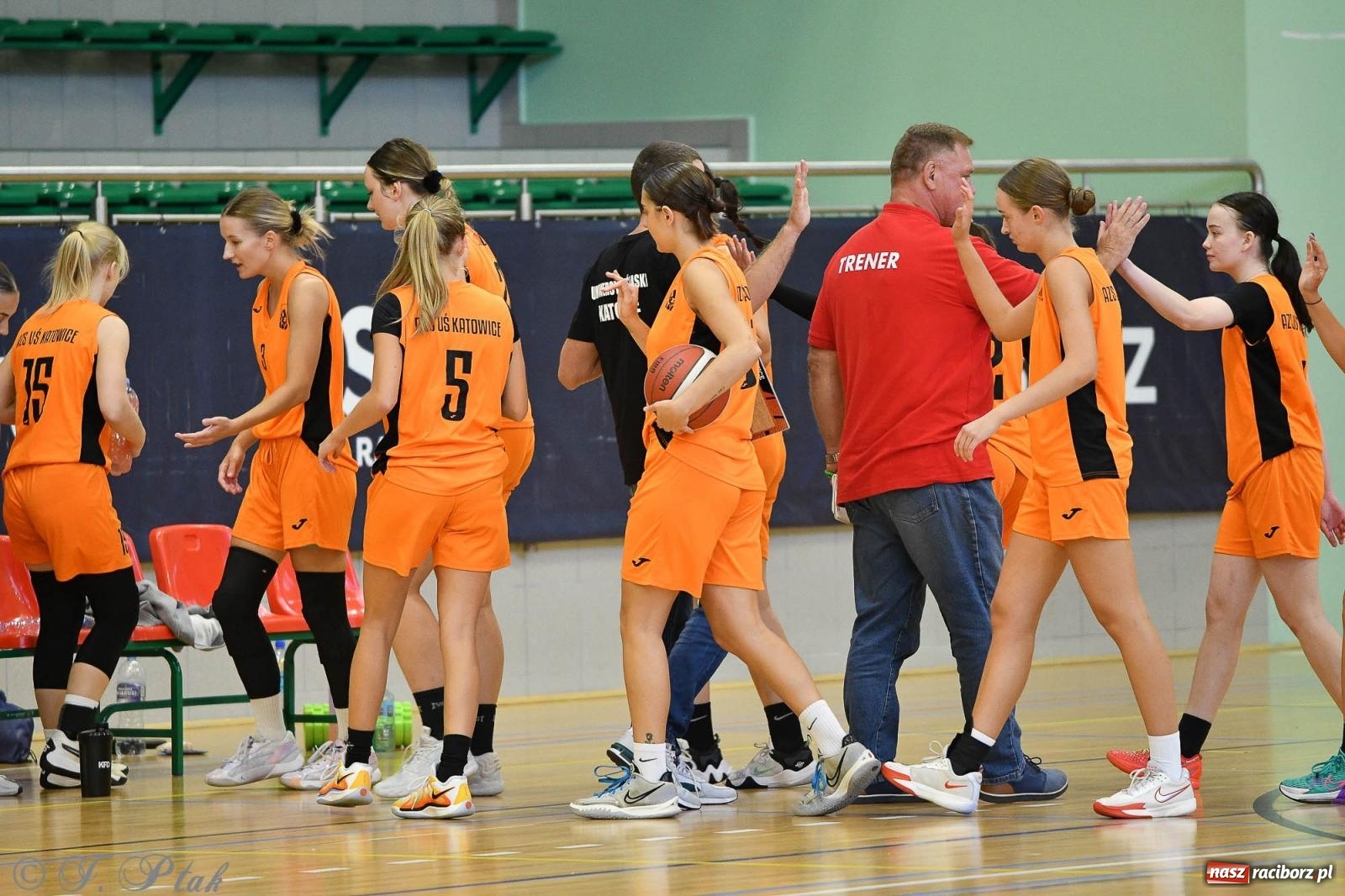 Zdjęcie w galerii na portalu naszraciborz.pl: Koszykówka. Porażka RKK AZS Racibórz na inaugurację sezonu [FOTO i WIDEO] wiadomości z regionu