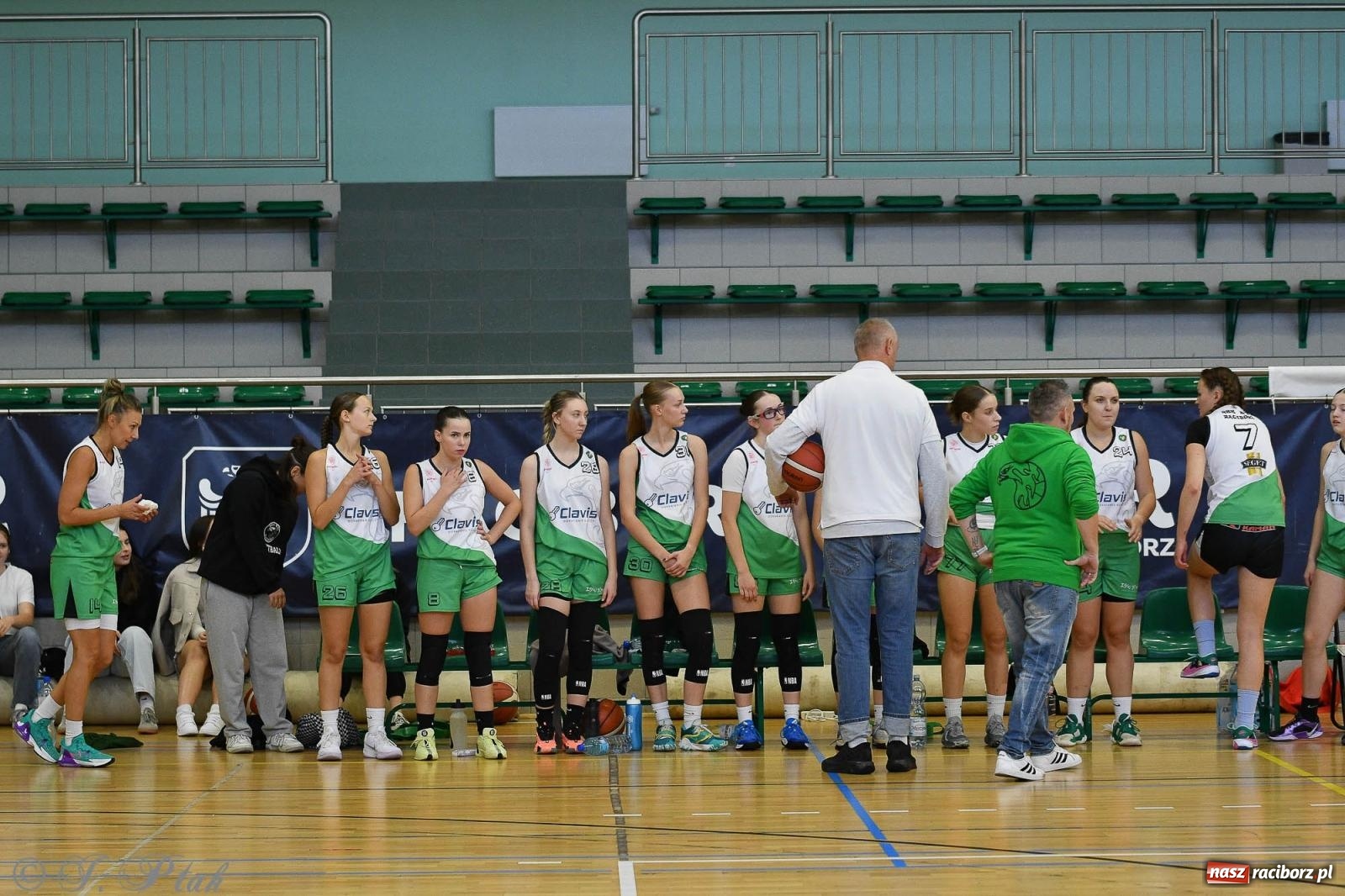 Zdjęcie w galerii na portalu naszraciborz.pl: Koszykówka. Porażka RKK AZS Racibórz na inaugurację sezonu [FOTO i WIDEO] wiadomości z regionu
