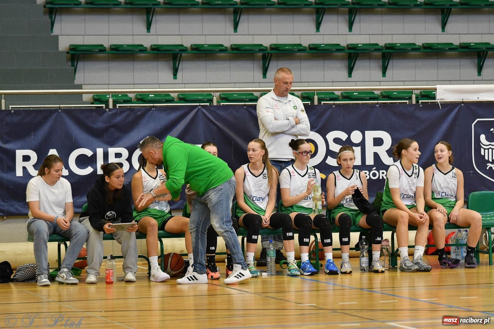Zdjęcie w galerii na portalu naszraciborz.pl: Koszykówka. Porażka RKK AZS Racibórz na inaugurację sezonu [FOTO i WIDEO] wiadomości z regionu