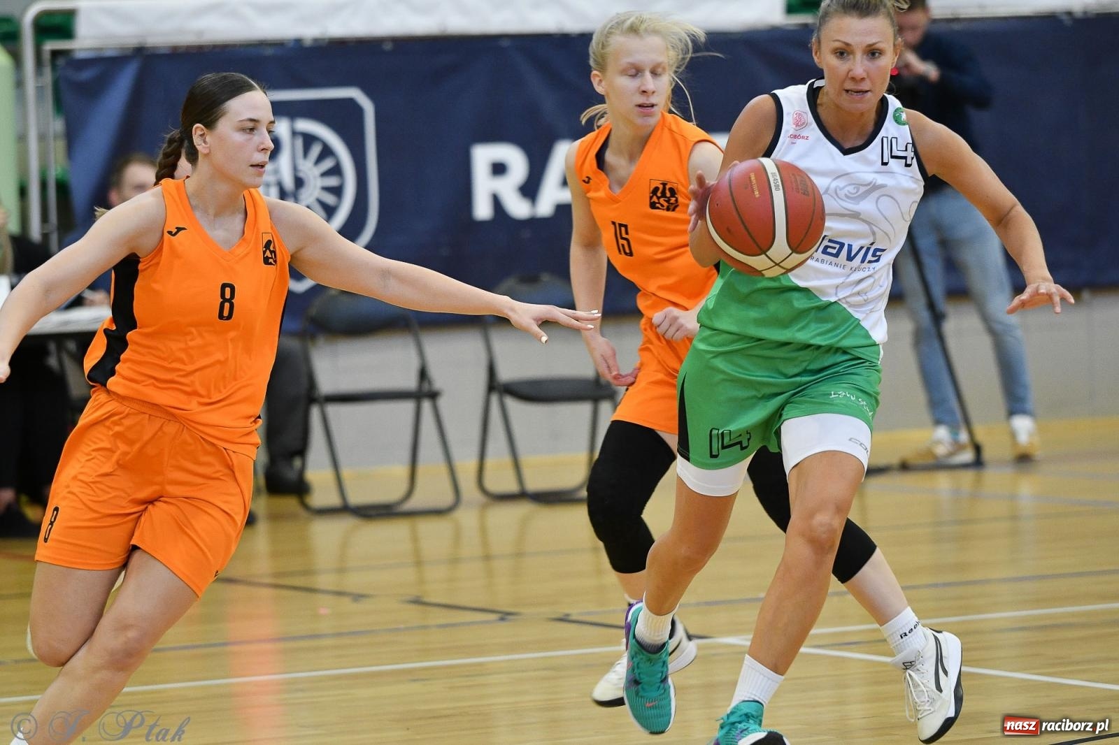 Zdjęcie w galerii na portalu naszraciborz.pl: Koszykówka. Porażka RKK AZS Racibórz na inaugurację sezonu [FOTO i WIDEO] wiadomości z regionu