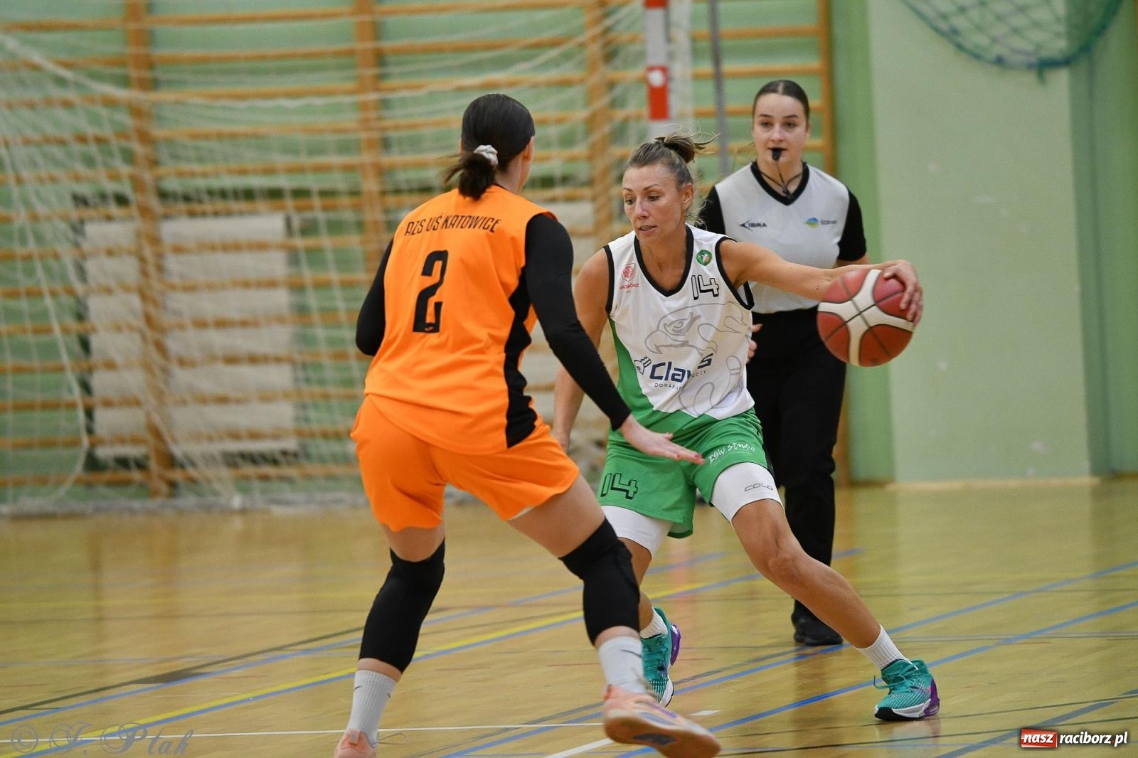 Zdjęcie w galerii na portalu naszraciborz.pl: Koszykówka. Porażka RKK AZS Racibórz na inaugurację sezonu [FOTO i WIDEO] wiadomości z regionu