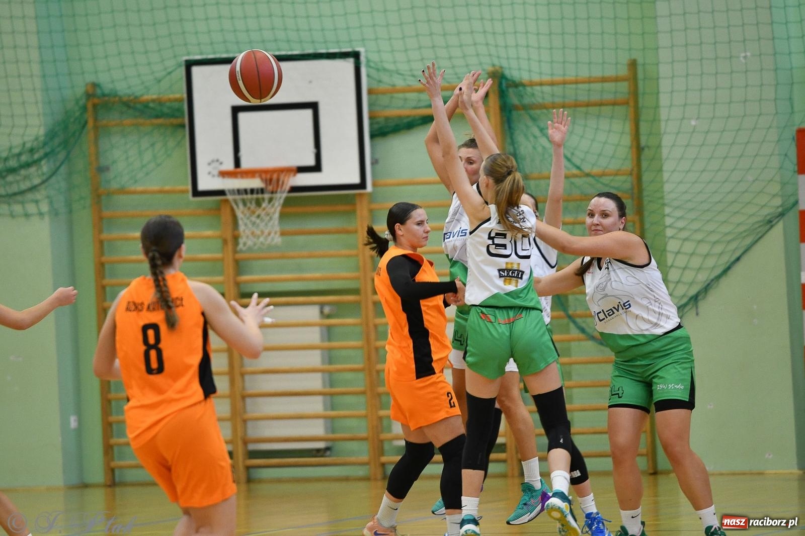 Zdjęcie w galerii na portalu naszraciborz.pl: Koszykówka. Porażka RKK AZS Racibórz na inaugurację sezonu [FOTO i WIDEO] wiadomości z regionu