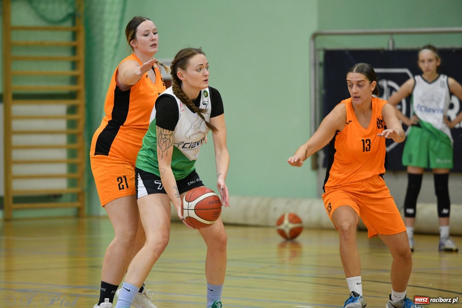 Zdjęcie w galerii na portalu naszraciborz.pl: Koszykówka. Porażka RKK AZS Racibórz na inaugurację sezonu [FOTO i WIDEO] wiadomości z regionu