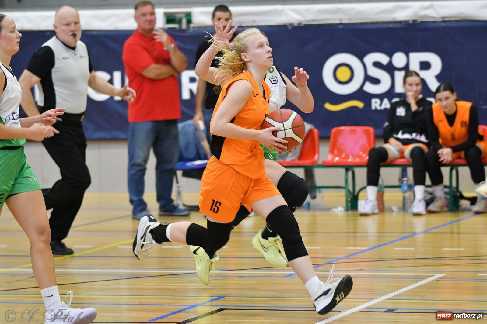 Zdjęcie w galerii na portalu naszraciborz.pl: Koszykówka. Porażka RKK AZS Racibórz na inaugurację sezonu [FOTO i WIDEO] wiadomości z regionu