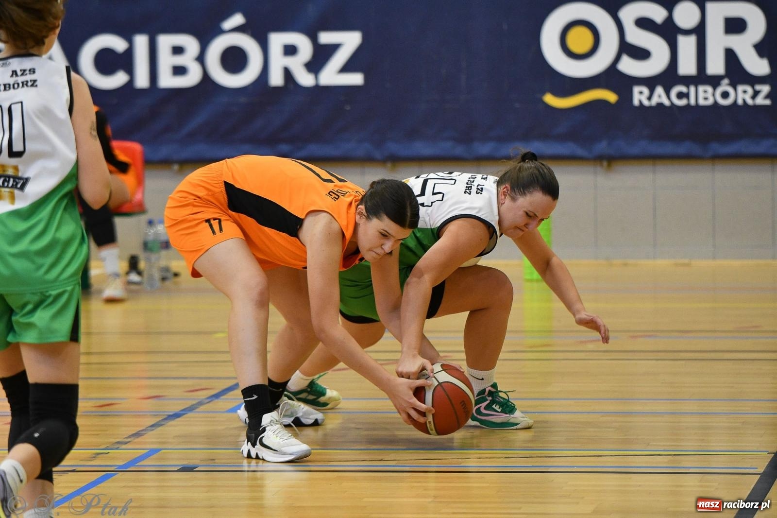 Zdjęcie w galerii na portalu naszraciborz.pl: Koszykówka. Porażka RKK AZS Racibórz na inaugurację sezonu [FOTO i WIDEO] wiadomości z regionu