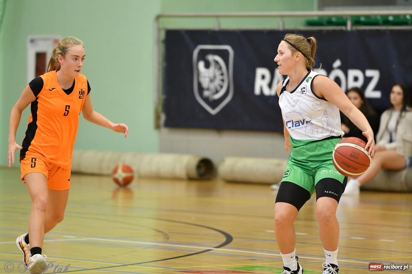 Zdjęcie w galerii na portalu naszraciborz.pl: Koszykówka. Porażka RKK AZS Racibórz na inaugurację sezonu [FOTO i WIDEO] wiadomości z regionu