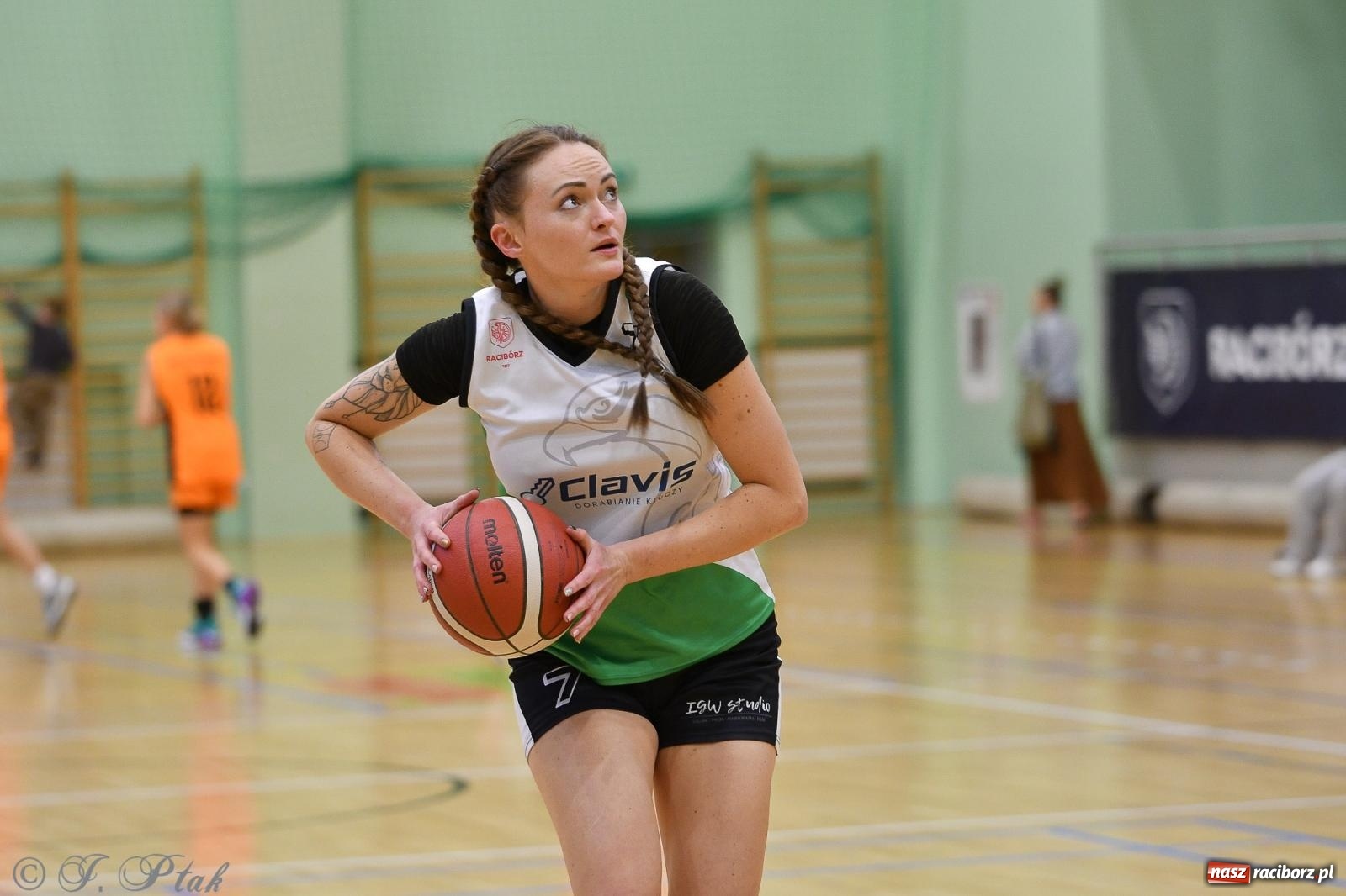 Zdjęcie w galerii na portalu naszraciborz.pl: Koszykówka. Porażka RKK AZS Racibórz na inaugurację sezonu [FOTO i WIDEO] wiadomości z regionu